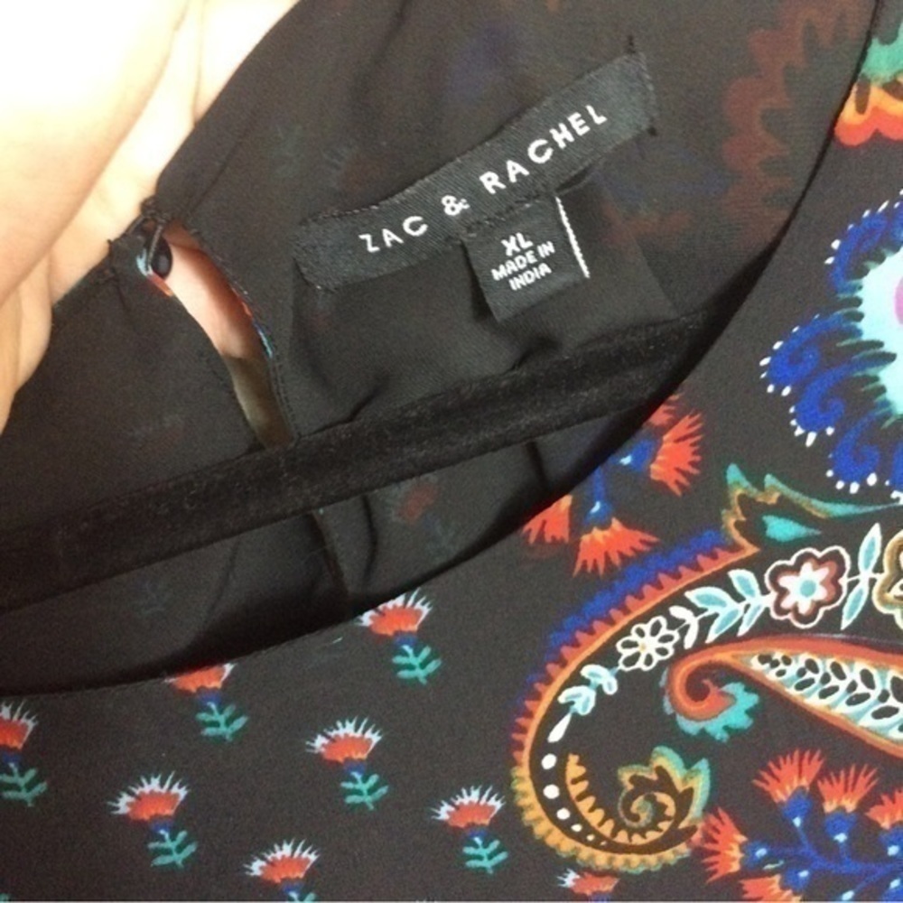 ๐3/$20!
Zac & Rachel black flora Crepe Chiffon Blouse. XL - Picture 4 of 7